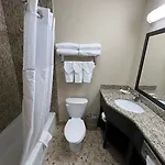 Travelodge By Wyndham Queens Hotel 3*