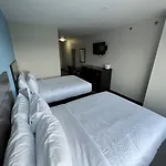 Travelodge By Wyndham Queens 3* New York