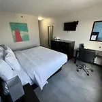 Travelodge By Wyndham Queens 3*