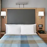 Hotel World Center 4*