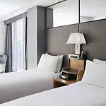 The Jewel Hotel, Hotel
