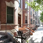 Morris Guest House (Adults Only)