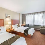 Hotel Ramada By Wyndham Flushing Queens 3*