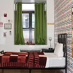 Ny Moore Hostel *