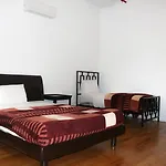 Hostel Ny Moore *