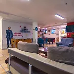 Ny Moore Hostel *