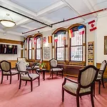 Leo House Hotel 3*