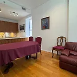 Large And Luxurious In Strivers Row Apartment New York