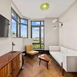 Freeman Ii By Rove 1br With Shared Amenities * New York