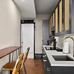 Freeman Ii By Rove 1br With Shared Amenities