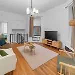 Apartment Inviting 2bd Upper East Side With Backyard New York