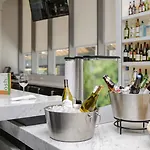 Courtyard By Marriott Long Island City/new York Manhattan View Hotel New York
