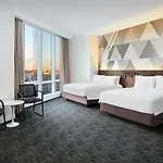 Courtyard By Marriott Long Island City/new York Manhattan View Hotel