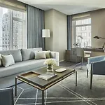 Four Seasons Downtown Hotel