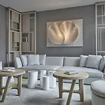 Four Seasons Downtown Hotel