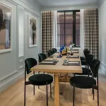 Merrion Row And Public House Hotel 4*