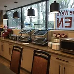 Ramada By Wyndham Bronx Terminal