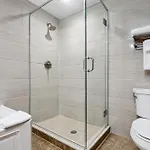 Hotel Ramada By Wyndham Flushing Queens 3*