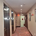 Lic Plaza Hotel 3*