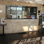 Super 8 By Wyndham Jamaica North Conduit