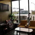 Super 8 By Wyndham Jamaica North Conduit