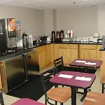 Super 8 By Wyndham Jamaica North Conduit