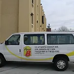 Super 8 By Wyndham Jamaica North Conduit