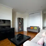 Modern Apartment By Central Park - 3 Br