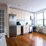 Modern By Park - 3 Br *