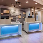 Holiday Inn Express & Suites Woodside Laguardia Airport