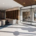 Global Luxury Suites At The Arches