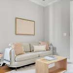 Midtown West Furnished 3br Apartment New York