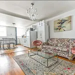 Amazing Location Murray Hill 3 Bedroom Apartment