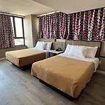 Regal Inn & Suites New York Laguardia Hotel