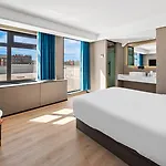 Ly Hotel New York