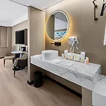Ly Hotel New York