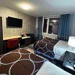 Super 8 By Wyndham Brooklyn Fulton Street Broadway Junction