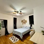 Lavish Columbus Circle Manhattan By Park & Times Square Adults Only Guest house *