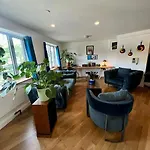1 Bedroom With Sleeping In Living Williamburg New York