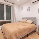 Modern & Min Brooklyn Gem W Balcony