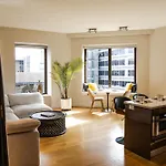 Premier Host - Luxurious Stunning High-Floor Corner 2-Bedroom Home