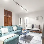 Excellent Location - 3 Bedroom Apartment In Midtown Manhattan!