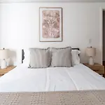 Spacious 3Br - Walk To Times Square, Empire State Building And More!