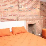 West Village Escape - Steps From Subway Cafes