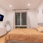 Modern & Min Brooklyn Gem W Balcony