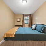 Cozy Two Bedroom In Brooklyn *