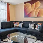 Cozy Two Bedroom In Brooklyn