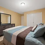Cozy Two Bedroom In Brooklyn *