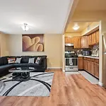 Holiday home Cozy Two Bedroom In Brooklyn