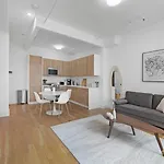 Beautifully Renovated 1 Bedroom In Prime Manhattan Apartment